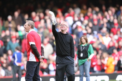 13.02.10 Wales v Scotland... Radio 2 dj Chris Evans at half time. 