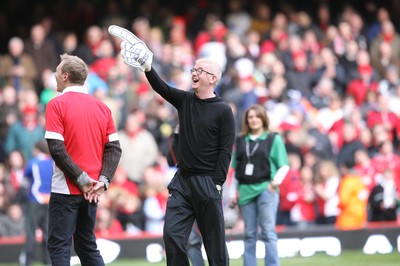 13.02.10 Wales v Scotland... Radio 2 dj Chris Evans at half time. 