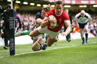 13.02.10 Wales v Scotland... Lee Byrne scores try.. 