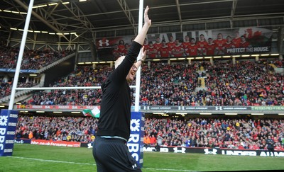 13.02.10 - Wales v Scotland - RBS Six Nations 2010 - BBC Radio 2 breakfast show presenter Chris Evans celebrates his first kick during half time. 