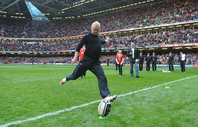 13.02.10 - Wales v Scotland - RBS Six Nations 2010 - BBC Radio 2 breakfast show presenter Chris Evans takes his second kick during half time. 