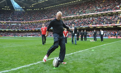 13.02.10 - Wales v Scotland - RBS Six Nations 2010 - BBC Radio 2 breakfast show presenter Chris Evans takes his second kick during half time. 