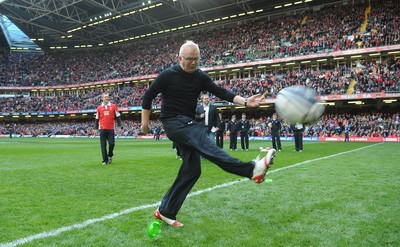 13.02.10 - Wales v Scotland - RBS Six Nations 2010 - BBC Radio 2 breakfast show presenter Chris Evans takes his second kick during half time. 