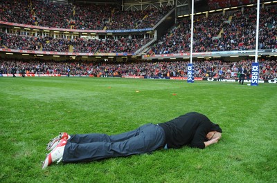 13.02.10 - Wales v Scotland - RBS Six Nations 2010 - BBC Radio 2 breakfast show presenter Chris Evans looks dejected after missing his second kick. 