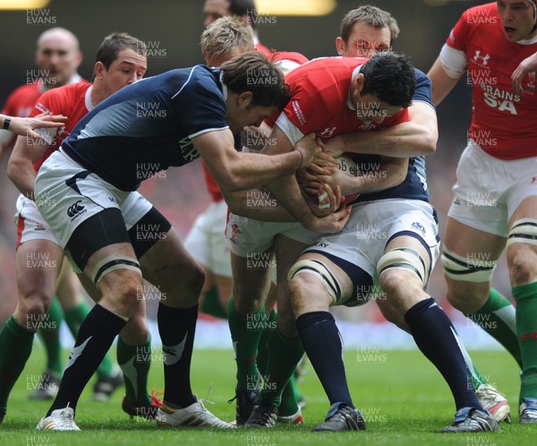 13.02.10 - Wales v Scotland - RBS Six Nations 2010 - Stephen Jones of Wales takes on Sean Lamont and John Barclay of Scotland. 
