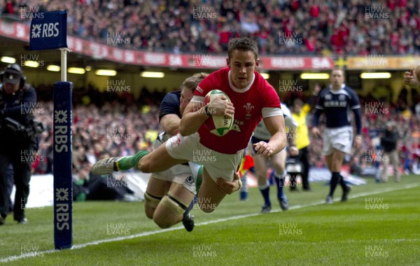 13.02.10 - Wales v Scotland - RBS Six Nations 2010 - Lee Byrne of Wales scores try. 