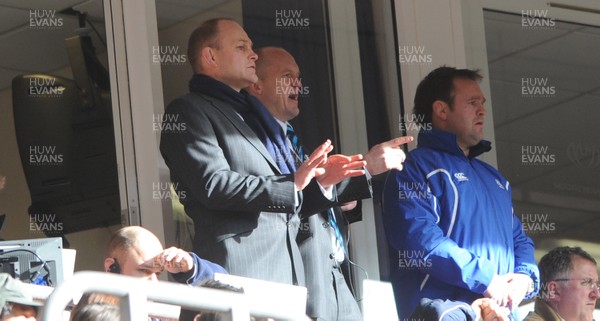 13.02.10 - Wales v Scotland - RBS Six Nations 2010 - Scotland head coach Andy Robinson looks on. 