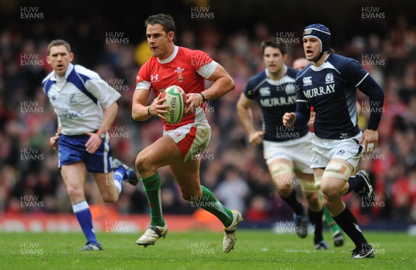 13.02.10 - Wales v Scotland - RBS Six Nations 2010 - Lee Byrne of Wales breaks. 