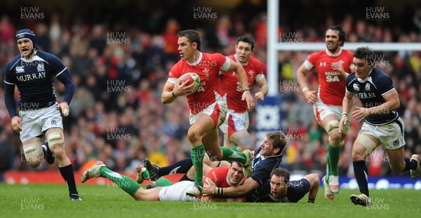 13.02.10 - Wales v Scotland - RBS Six Nations 2010 - Lee Byrne of Wales breaks. 