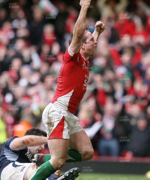 13.02.10 Wales v Scotland... Shane Williams celebrates his try. .
