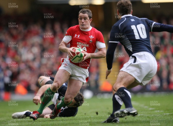 13.02.10 Wales v Scotland... Shane Williams takes on Dan Parks after beating Sean Lamont. .