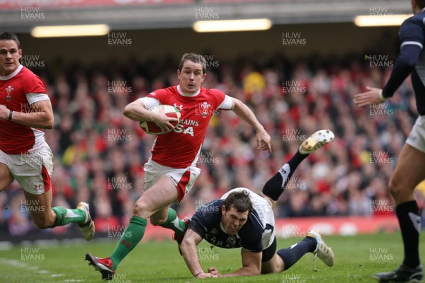 13.02.10 Wales v Scotland... Shane Williams beats Sean Lamont. .