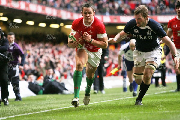 13.02.10 Wales v Scotland... Lee Byrne scores try.. 