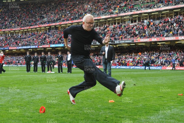 13.02.10 - Wales v Scotland - RBS Six Nations 2010 - BBC Radio 2 breakfast show presenter Chris Evans takes his first kick during half time. 