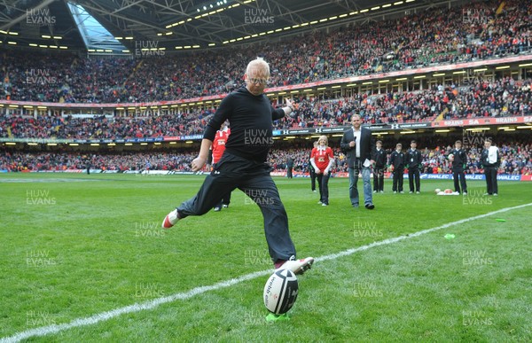 13.02.10 - Wales v Scotland - RBS Six Nations 2010 - BBC Radio 2 breakfast show presenter Chris Evans takes his second kick during half time. 