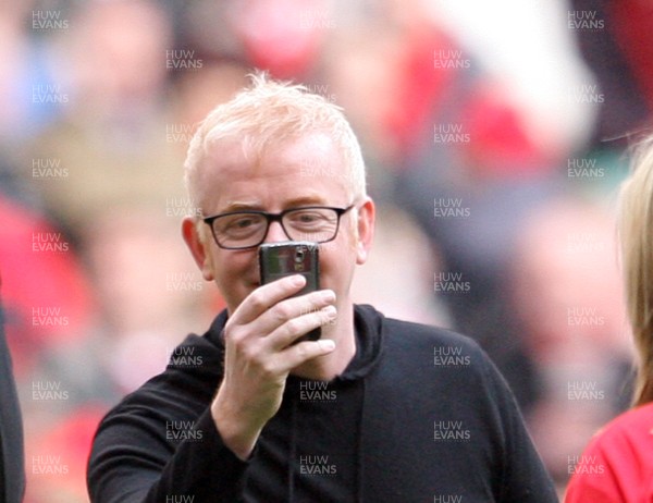 13.02.10 Wales v Scotland... Radio 2 DJ Chris Evans takes pictures with his phone while on the pitch of the Millennium Stadium during half time. 