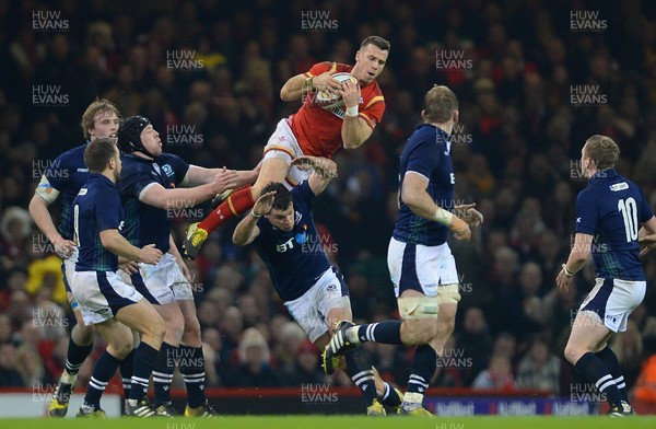 130216 - Wales v Scotland - RBS 6 Nations 2016 -Gareth Davies of Wales takes high ball