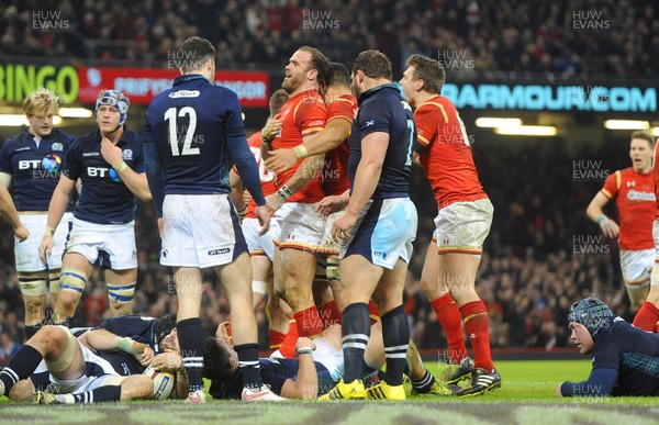 130216 - Wales v Scotland - RBS 6 Nations 2016 -Jamie Roberts of Wales scores try