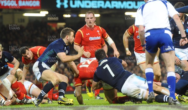 130216 - Wales v Scotland - RBS 6 Nations 2016 -Jamie Roberts of Wales scores try