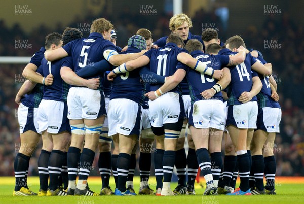 130216 - Wales v Scotland - RBS 6 Nations 2016 -Scotland players huddle