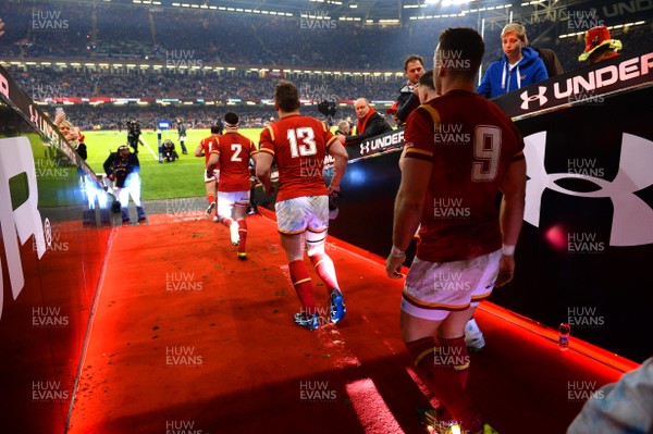 130216 - Wales v Scotland - RBS 6 Nations 2016 -Sam Warburton, Jamie Roberts, Scott Baldwin, Jonathan Davies and Gareth Davies of Wales run out