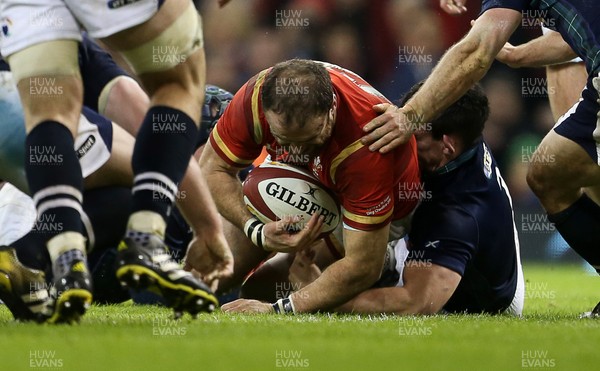 130216 - Wales v Scotland - RBS 6 Nations 2016 - Jamie Roberts of Wales scores a try