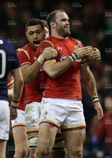 130216 - Wales v Scotland - RBS 6 Nations 2016 - Jamie Roberts of Wales celebrates scoring a try