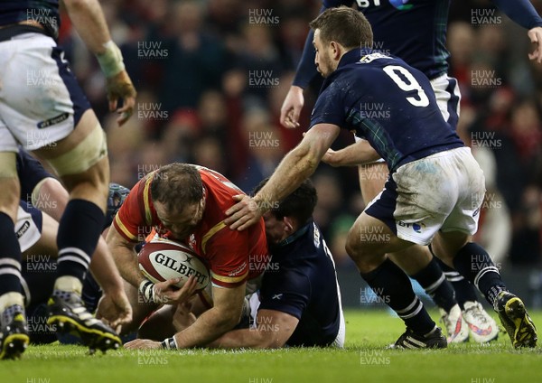 130216 - Wales v Scotland - RBS 6 Nations 2016 - Jamie Roberts of Wales scores a try