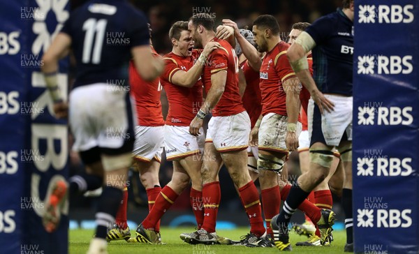 130216 - Wales v Scotland - RBS 6 Nations 2016 - Jamie Roberts of Wales celebrates with team mates after scoring a try