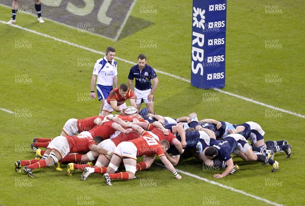 130216 - Wales v Scotland - RBS 6 Nations 2016 - Attacking scrum for Wales