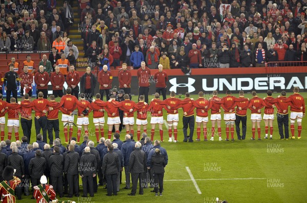 130216 - Wales v Scotland - RBS 6 Nations 2016 - Welsh players sing the anthem