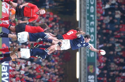 14.02.04  Wales v Scotland  Scotland's Scott Murray wins lineout ball  Huw Evans,Cardiff