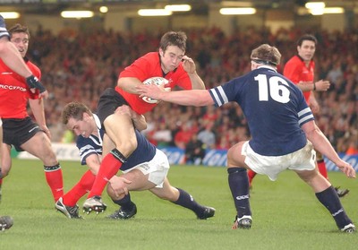 14.02.04  Wales v Scotland  Rhys Williams tries to get past Rob Russell(16) and Brendan Laney 