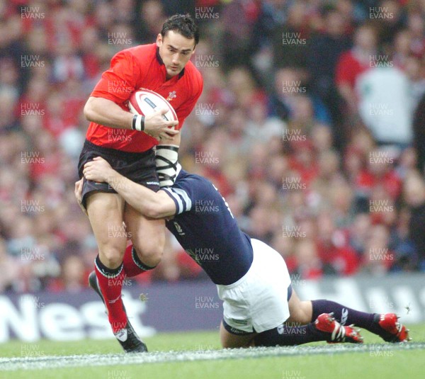 14-02-04. Wales v Scotland RBS Six Nations. Wales' Sonny Parker is caught by Brendan Laney  Pic: James Davies/
