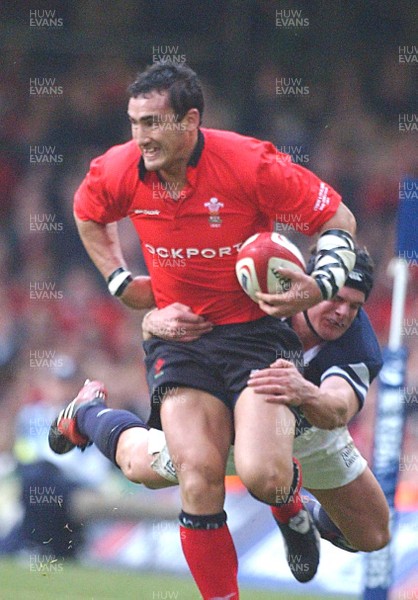 14.02.04  Wales v Scotland  Wales Sonny Parker beats tackle by Tom Philip  Huw Evans,Cardiff