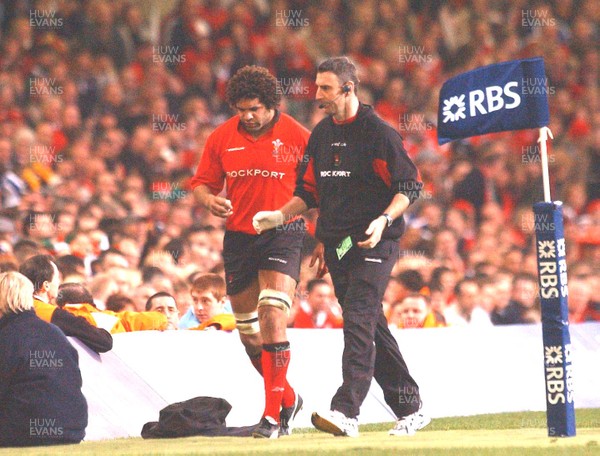 14.02.04  Wales v Scotland  Captain Colin Charvis leaves the field  
