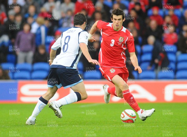 14.11.09 - International Football Friendly, Wales v Scotland Wales' Gareth Bale looks for a way past Scotland's Don Cowie 