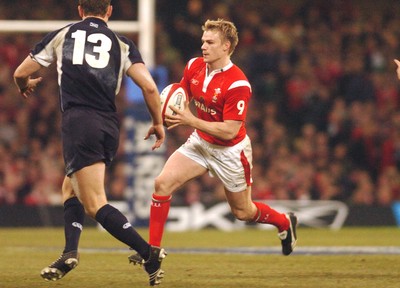 12.02.06 - Six Nations Rugby - Wales v Scotland Wales' Dwayne Peel tries to find a gap 