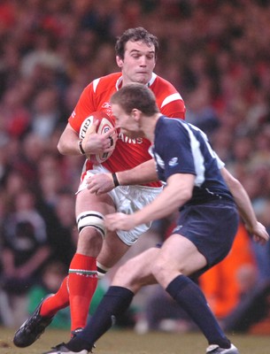 12.02.06  Wales v Scotland  Robert Sidoli runs around Andrew Henderson  