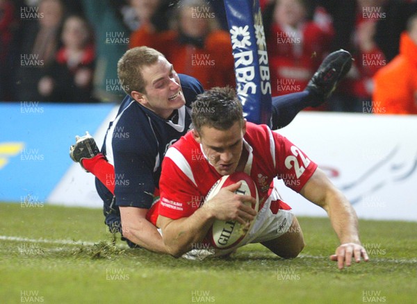 12.02.06..Wales v Scotland, Millennium Stadium, Cardiff Wales' Lee Byrne beats Dan Parks tackle to cross the line, but the try is dis-allowed 