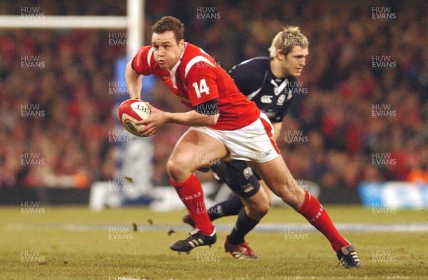 12.02.06 - Six Nations Rugby - Wales v Scotland Wales' Mark Jones tries to break through 