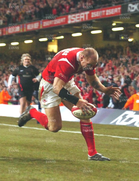 12.02.06  Wales v Scotland  Gareth Thomas scores his second try  