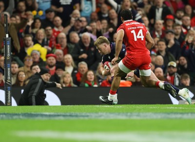 210226 - Wales v Scotland, 2026 Guinness Six Nations - Kyle Steyn of Scotland races in to score try