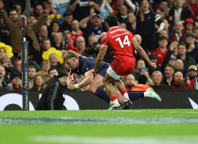 210226 - Wales v Scotland, 2026 Guinness Six Nations - Kyle Steyn of Scotland races in to score try