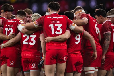 210226 - Wales v Scotland - Guinness Six Nations - Team Huddle during the game 