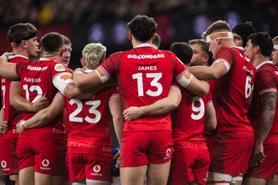 210226 - Wales v Scotland - Guinness Six Nations - Team Huddle during the game 