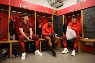 210226 - Wales v Scotland - Guinness Six Nations Championship - Eddie James, Gabriel Hamer-Webb and Louis Rees-Zammit of Wales in the dressing room before the game