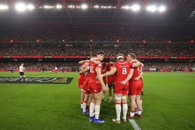 210226 - Wales v Scotland - Guinness Six Nations Championship - Wales team huddle