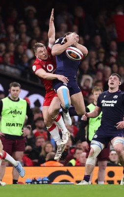 210226 - Wales v Scotland, 2026 Guinness Six Nations - Sam Costelow of Wales and Duhan van der Merwe of Scotland compete for the ball