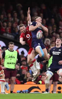 210226 - Wales v Scotland, 2026 Guinness Six Nations - Sam Costelow of Wales and Duhan van der Merwe of Scotland compete for the ball